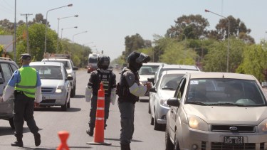 Del operativo en Neuquén participarán 24 agentes y 12 móviles de seguridad.. Foto: Oscar Livera.