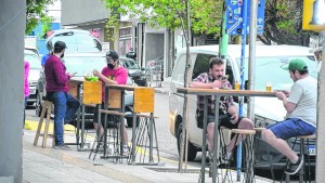 Refuerzan controles durante la noche en bares de Neuquén