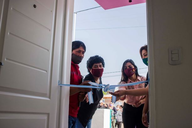 La semana pasada 12 familias recibieron las llaves de sus casas. Foto: Gentileza.