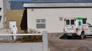 Diariamente las ambulancias del nosocomio recorren los barrios de Jacobacci buscando personas con síntomas y/o contagiadas. Foto: José Mellado.