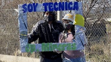 Andrea Laurín y Carlos Castañeda se recibieron de Técnicos Mineros hace pocos días. Foto: gentileza. 