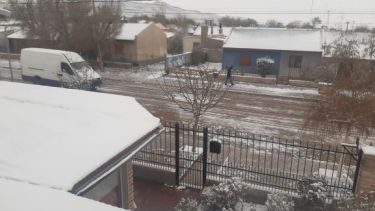 En Jacobacci la nieve acumulada alcanzó los 3 centímetros.  (foto: José Mellado)