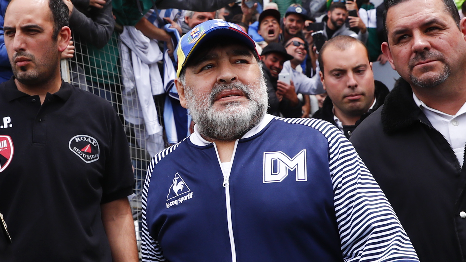 Los investigadores dispusieron que el cuerpo de Maradona sea trasladado en las próximas horas a la morgue que la Policía Científica posee en San Fernando, para que sea sometido a una operación de autopsia.
