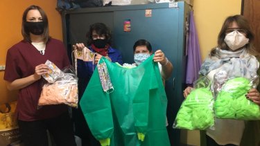 El grupo Mujeres Solidarias viene trabajando desde que empezó la pandemia para el hospital de Jacobacci. Foto: gentileza.