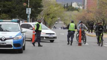 La circulación vehicular está restringida en Neuquén y las localidades con circulación comunitaria del virus. (foto: Oscar Livera)