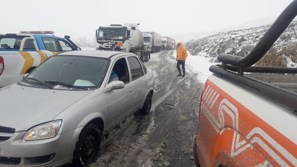 La nieve de primavera complicó las rutas en Neuquén. (Foto: gentileza)