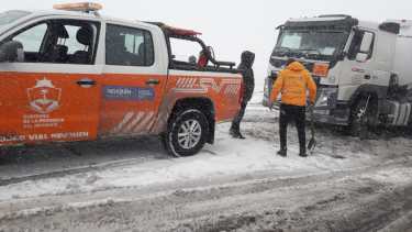 La nieve de primavera complicó las rutas en Neuquén. (Foto: gentileza)