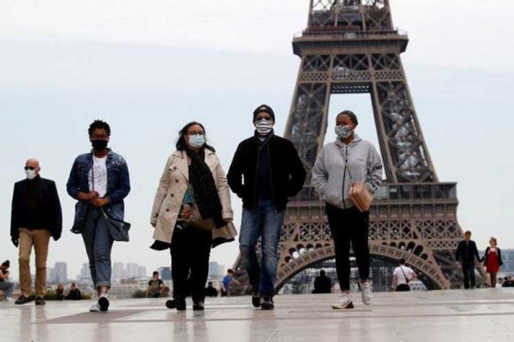En Francia anunciaron un toque de queda que afectará a 46 millones de personas.