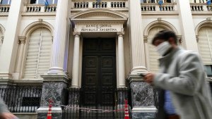 El Banco Central subió al 46% la tasa de interés para los plazos fijos