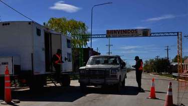 Los exhaustivos controles que se realizan en el ejido urbano han mantenido a Valcheta libre de coronavirus. Foto: José Mellado.