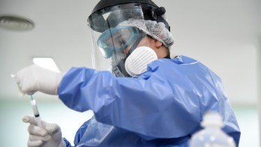 Los profesionales de la salud piden a los ciudadanos a respetar las restricciones sanitarias porque no hay camas en terapia. Foto: Florencia Salto