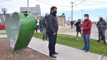 Se presentó hoy la parquización y mejoras de 5 espacios verdes en Mercantiles. Foto Yamil Regules