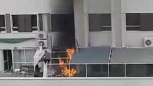 Video: la arriesgada acción que evitó un incendio mucho mayor en Roca