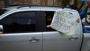 San Martín: una caravana de autos pide el regreso de los alumnos a las escuelas