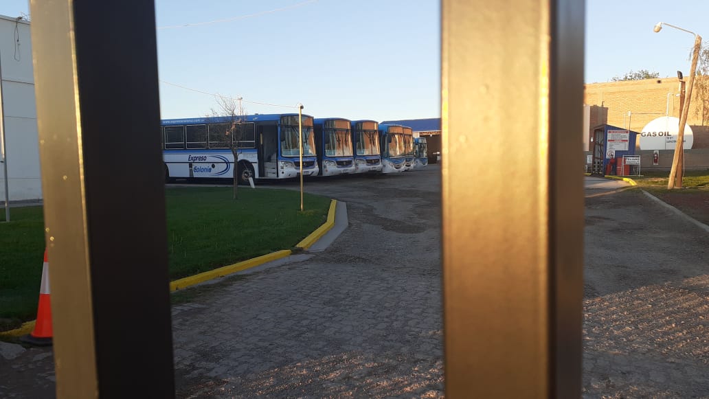 Por tercer día consecutivo, no habrá servicio de transporte interurbano entre Neuquén y Centenario. (Foto: Gentileza).
