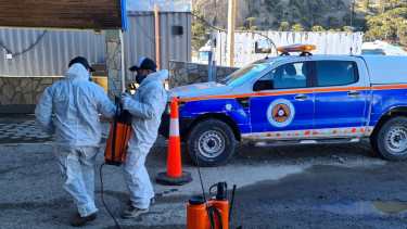 Ingresan 70 repatriados por el paso Pino Hachado, de los cuales 10 son de Neuquén. (Gentileza Defensa Civil).-