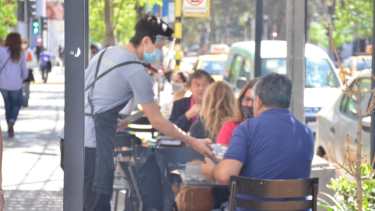 Los comerciantes de Neuquén se rebelaron y no acataron las medidas de restricción anunciadas por el gobierno de la provincia. (Foto: Yamil Regules)