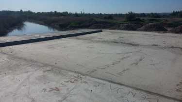 El Arroyo Durán es un brazo natural del Limay, que nace en la zona de Valentina y regresa al río en el club El Biguá. Colecta los pluviales de toda la meseta con sus cañadones (foto Yamil Regules)