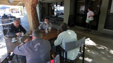 La Asociación de Hoteleros y Gastronómicos de Neuquén reclama que se extienda el horario de atención de los locales. (Foto: Oscar Livera).