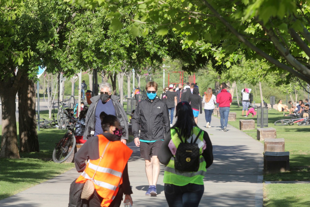 Estas dos semanas no podrá haber reuniones al aire libre en los parques. Foto: Oscar Livera.