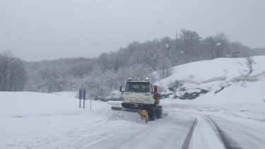 Se espera que las nevadas que comenzaron hoy continúen hasta mañana. (Gentileza).-