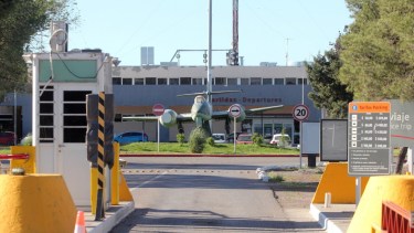 Trabajadores del aeropuerto de Neuquén solicitaron que se les garantice su continuidad laboral. (Foto: Oscar Livera)