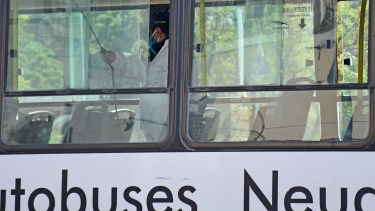 La desinfección del servicio urbano de Neuquén (foto archivo Florencia Salto)