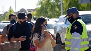 Amenazas de rebelión ponen a prueba el control de las burbujas en Neuquén