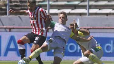 Gastón Gil Romero fue titular en el Tiburón, pero tuvo que salir lesionado.