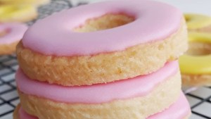 Galletitas tipo anillo color rosa