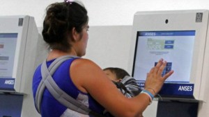 Anuncian la incorporación de 700.000 chicas y chicos a la Asignación Universal por Hijo