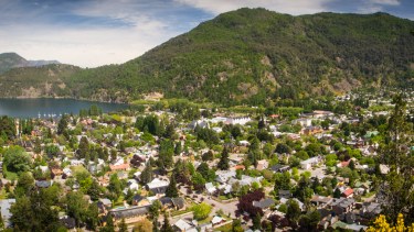 Desde el sector privado de San Martín de los Andes destacan que casi la mitad de las personas que llega a un congreso, vuelve más tarde. Foto Patricio Rodríguez.
