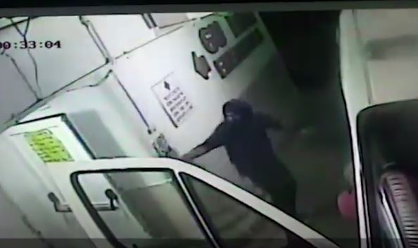 El ataque al médico de Campo Grande quedó registrado en las cámaras de seguridad. (Foto: captura de video)