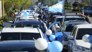 Una caravana de más de 300 autos protesta en Roca