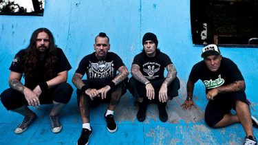 De la Tierra se alejó del thrash y el hardcore en su nuevo tema.