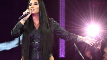 Demi Lovato estrenó el single "Commander in Chief".