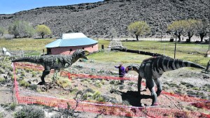 La pandemia le dejó a Jacobacci un dino de yapa que ya disfrutan