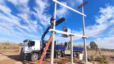 La distribuidora realiza mejoras en el servicio eléctrico. 