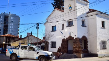 Personal de la Comisaría Quinta fue alertada por un robo realizado por hombres vestidos con uniformes policiales.