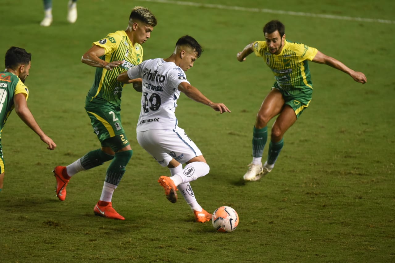 En Brasil, Defensa y Justicia perdió con Santos y quedó afuera de la Copa Libertadores. 
