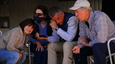 La ex ministra de Seguridad, Patricia Bullrich, y los hermanos Etchevehere al momento de escuchar el fallo judicial. Foto gentileza Infobae.