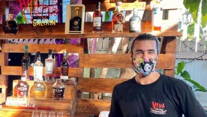 De Cipolletti a Key West: dejó el petróleo y la rompe con su resto-bar en el Caribe