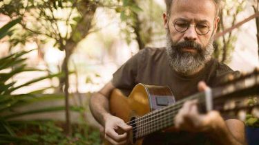 Con una extensa carrera en el ámbito musical, Ferro además se sumergió en otras disciplinas del arte. 