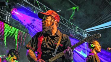 Fundación Cultural Patagonia propone un show de La Estafa Dub, junto a músicos de la institución.