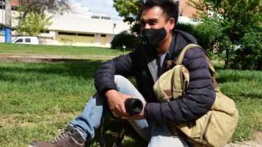 Jaime Carriqueo a través de su cámara y de su grabador, refleja la vida de la comunidad mapuche. 