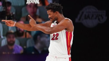 Victoria de Miami sobre Lakers. La estrella es Jimmy Butler, quien anotó 35 puntos , bajó 12 rebotes y entregó 11 asistencias. 