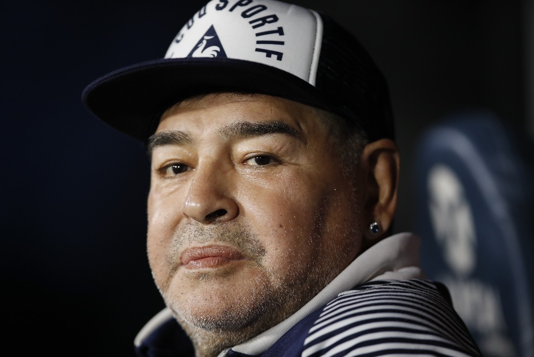 Diego Armando Maradona cumplió 60 años y su equipo le gana a Patronato. Foto: AP