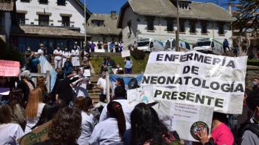 Los trabajadores cortaron la calle Moreno por algunos minutos. Foto: gentileza