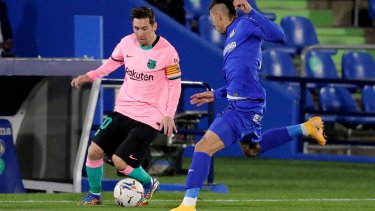 Sin un '9' definido como referencia,  Messi no está cómodo con este nuevo sistema de Koeman. 