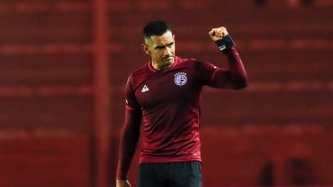 Pepe Sand hizo el gol de Lanús, que perdió con Boca 2 a 1. 